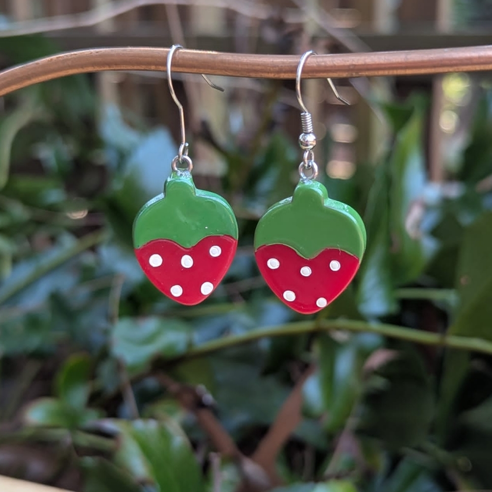 Strawberry Kawaii Dangle Earrings – Cute Aesthetic